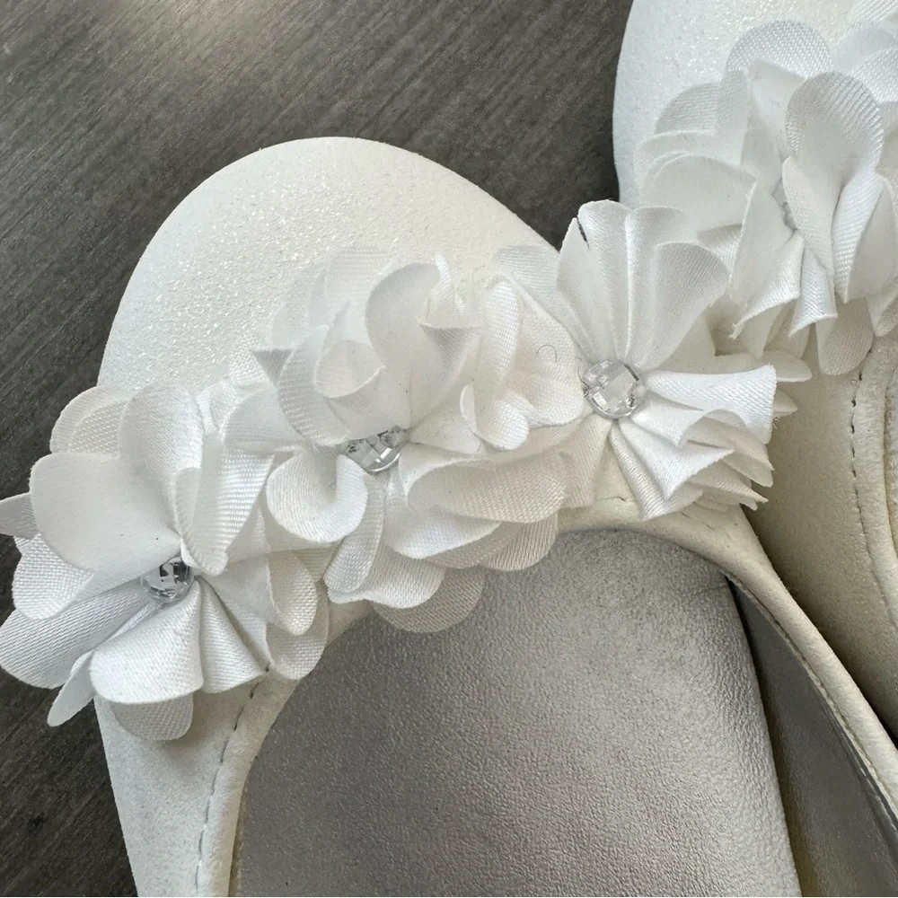 Kenneth Cole girls white Floral formal Flat shoes size 1 NWOT
